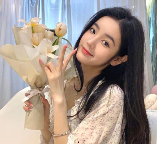 娱乐吃瓜酱18岁,18岁青春绽放，揭秘明星成长故事